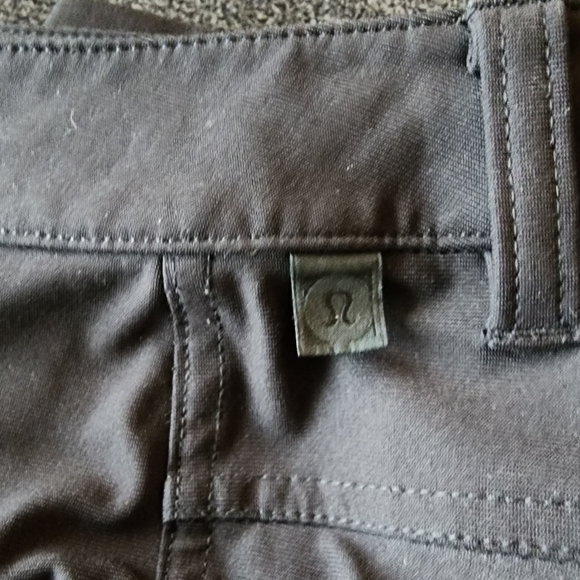 Lululemon ABC Slim-Fit 5 Pocket Pant 32" Warpstreme - Black - 31" Waist - Picture 2 of 7